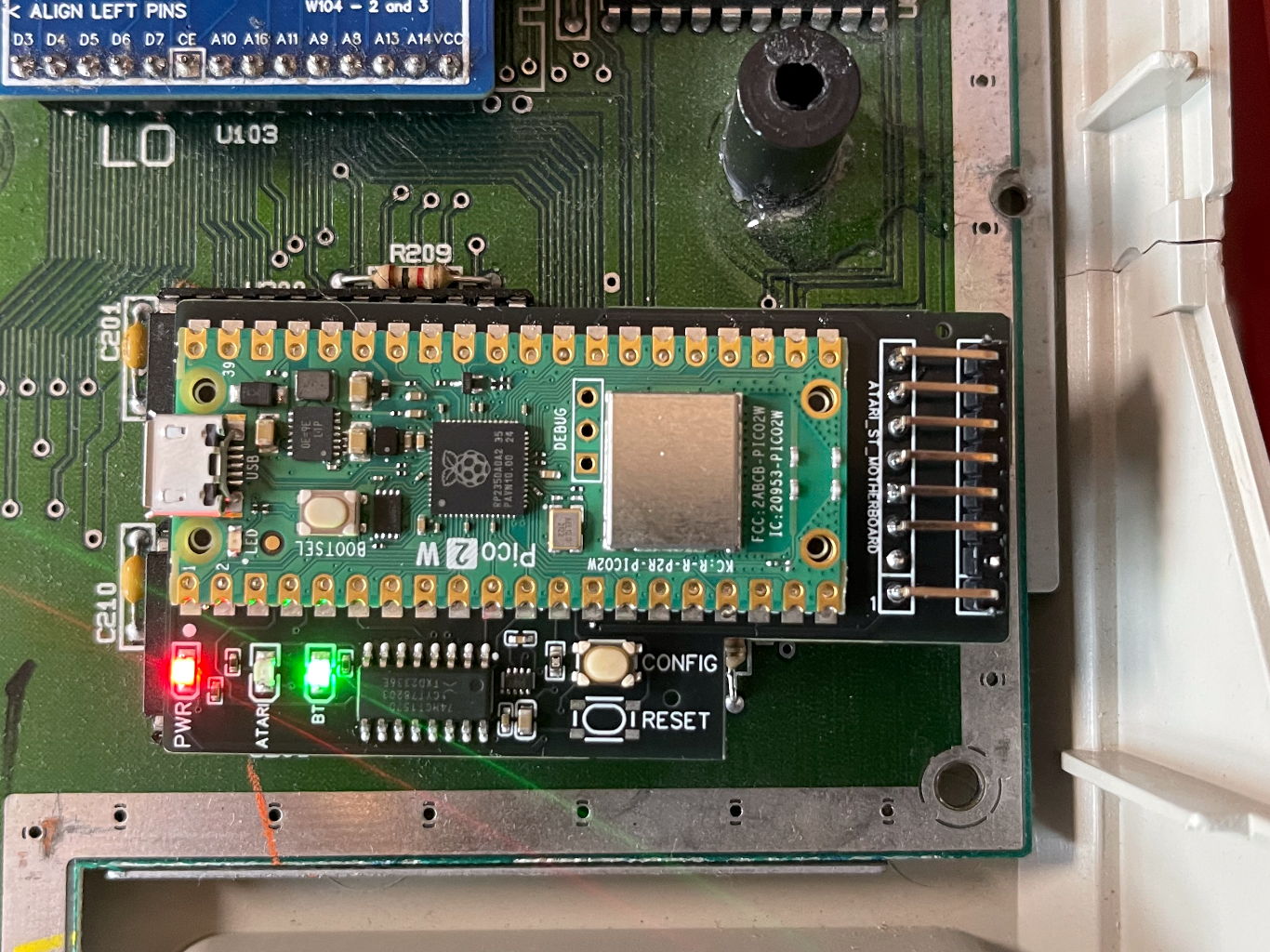 SidecarTridge Croissant installed on the Atari ST keyboard header